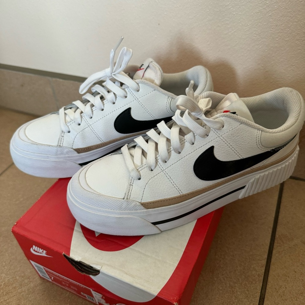 Nike Court Legacy Lift